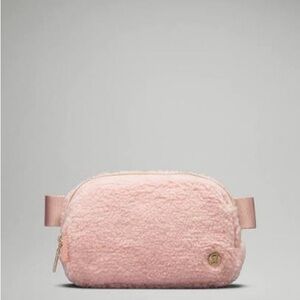 Lululemon Everywhere Sherpa Belt Bag in Pink Mist